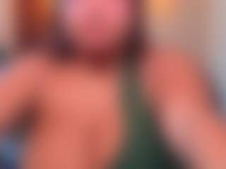 Live cam show with Kenya Buhle - Old on Camsoda