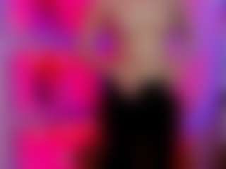 Live cam show with StephanieSea - Hot on AdultVida.com