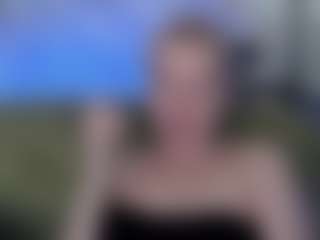Live cam show with StephanieSea - Femdom on xDating