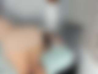 Live cam show with Agata Delphine - Blonde Hair on Gym Cam Girls