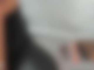Live cam show with Agata Delphine - Camel Toe on SpunkLive