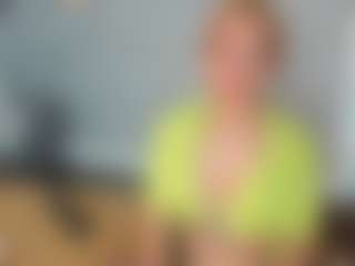 Live cam show with Agata Delphine - Living Room on sexylive.show