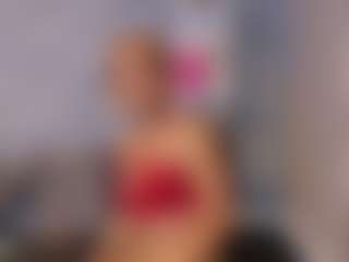 Live cam show with Agata Delphine - Body Massage on friskycurves.com