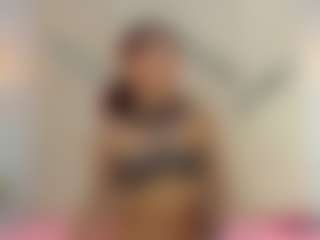 Live cam show with Lia - Brown Hair Teen (18+) on Soda Cam