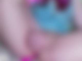 Live cam show with EllaSwert - Average on Nude Live Now