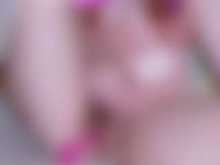 Live cam show with EllaSwert - Average on CamwithHer