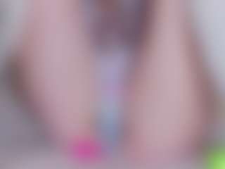 Live cam show with EllaSwert - Italian Mature on CamClone