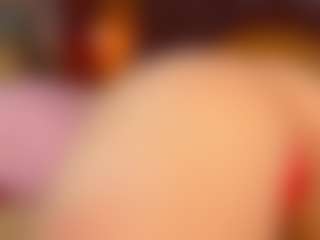 Live cam show with NoraBigAss - Fingers on Camsoda