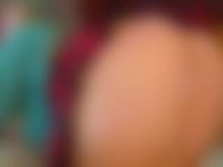 Live cam show with NoraBigAss - Fingers on Camsoda