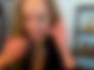 Live cam show with AulloraKiss - Thin on Milfs Live