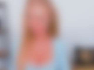Live cam show with AulloraKiss - Upskirt on SquirtSoMuch