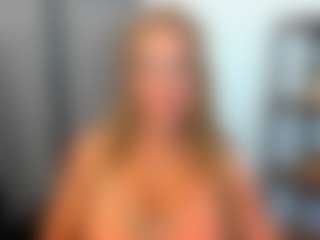 Show de cam en vivo con AulloraKiss - Upskirt en Camsoda