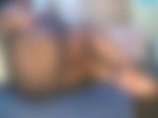Live cam show with Roundsexyass - Living Room on Streamer API
