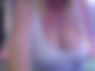 JennaDeluxe MILF webcam performer live streaming