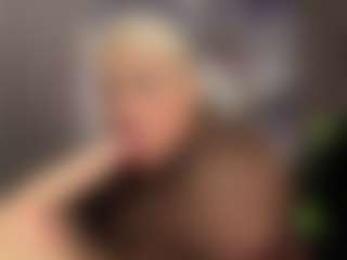 Gianella-Cox MILF webcam performer live streaming