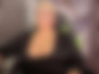 Live cam show with Gianella-Cox - Middle Aged on SpankPalCams