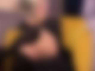 Live cam show with Gianella-Cox - Blonde Hair Middle Aged on Dare Cams