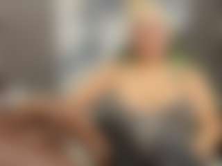 Live cam show with Gianella-Cox - Blonde Hair MILF on intimatelivegirls.com