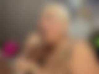 Live cam show with Gianella-Cox - Thong on Big Tits