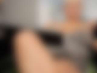 Live cam show with Gianella-Cox - Smoke on Camsoda