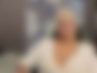 Live cam show with Gianella-Cox - Curvy Middle Aged on Camiplay Live