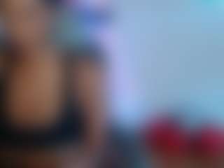 Live cam show with Celine Costas - Ebony Petite on Camsoda