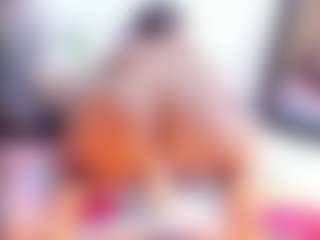 Live cam show with Laura Saenz - Shaved Pussy on Dolls Live