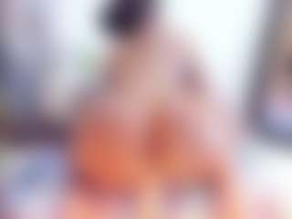 Live cam show with Laura Saenz - Ebony Squirt on TottyGirls