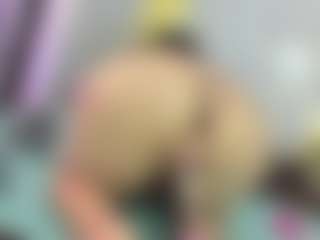 Live cam show with Dianamilf - Dildo Or Vibrator Granny on chickslive.net