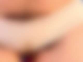 Live cam show with Moxa - Hairy Pussy on AdultVida.com