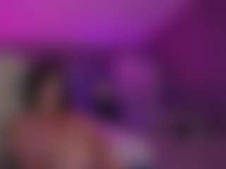 Live cam show with DaenerysDaen - Oil on SquirtSoMuch
