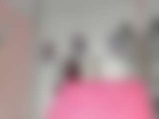 Live cam show with ANTONELLAKLING - Average on Camming Site