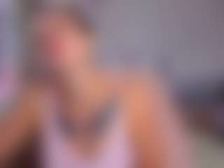 Live-Cam-Show mit MidniggghtSun - Green Eyes auf Camsoda