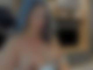 Live cam show with Claire95 - Asian MILF on xDating