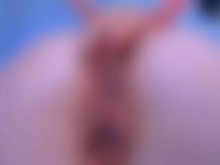 Live cam show with AlexaBarkley - Green Eyes on friskycurves.com