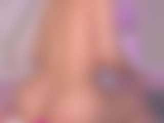 Live cam show with Sarahgrey18 - Sucking on dropp.cam