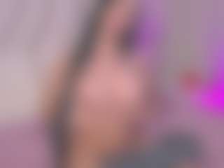 Live cam show with Sarahgrey18 - Sucking on madthumbs