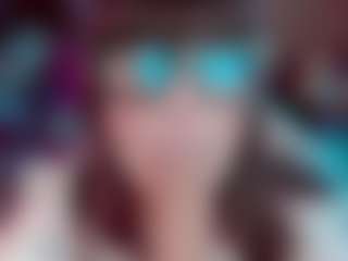 Live cam show with Camiiowo - Oil on Camiplay Live
