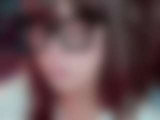 Live cam show with Camiiowo - Petite Young Adult on Stripli.com