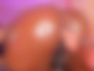 Live cam show with MiaaXXX - Delicious on AdultVida.com