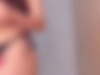 Live cam show with Evaa - Small Tits on Uber Horny