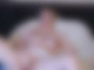 Live cam show with LissaRoss - Living Room on sexylive.show