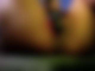 Live cam show with Kimmiakiss - Threesome on xDating