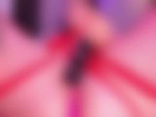 Live cam show with Katalina Parker - Shaved Pussy on Livezox