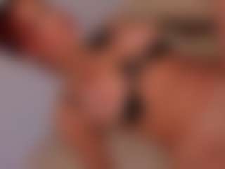 Live cam show with Madeline Fox - Latex on AdultVida.com