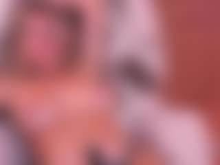 Joannee MILF webcam performer live streaming