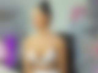 Live cam show with EvaNoelleX - Petite on Camsoda