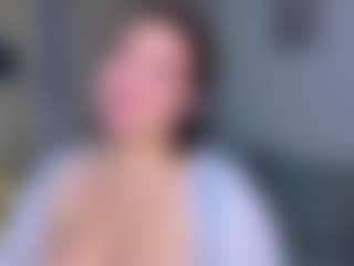 KylieLips's Live Sex Cam Show