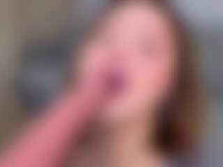 KylieLips's Live Sex Cam Show