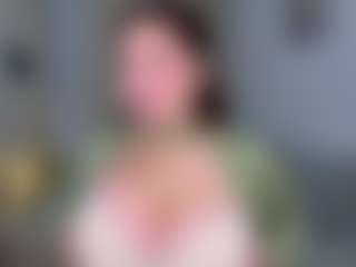 KylieLips's Live Sex Cam Show